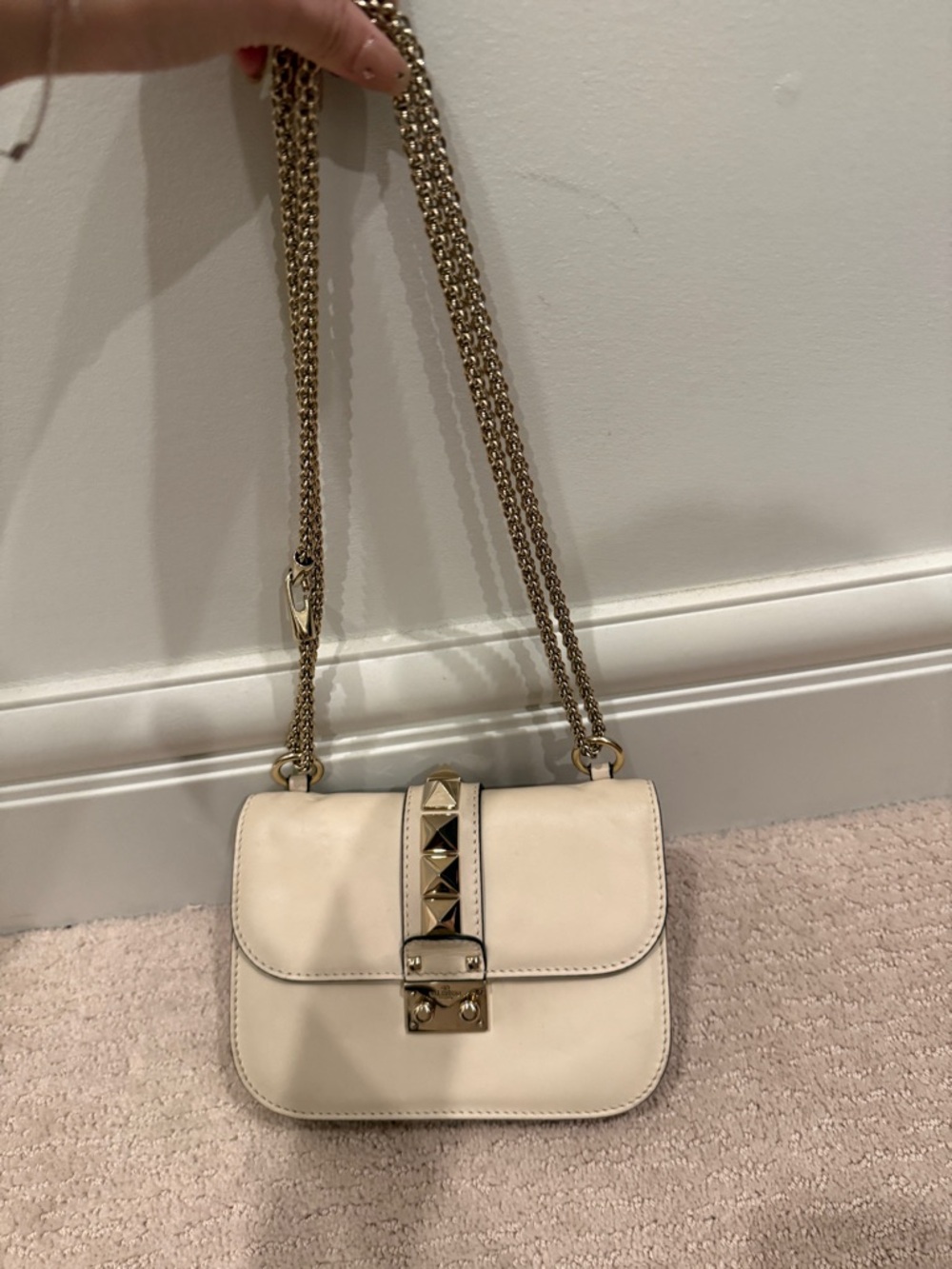 Valentino Rockstud Glam Lock Small Chain Shoulder Bag beige/cream